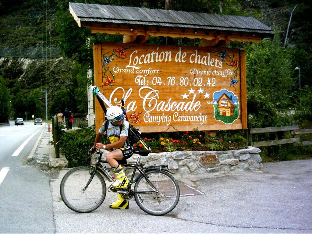 فيلا Le Bourg-dʼOisansفي Camping La Cascade المظهر الخارجي الصورة